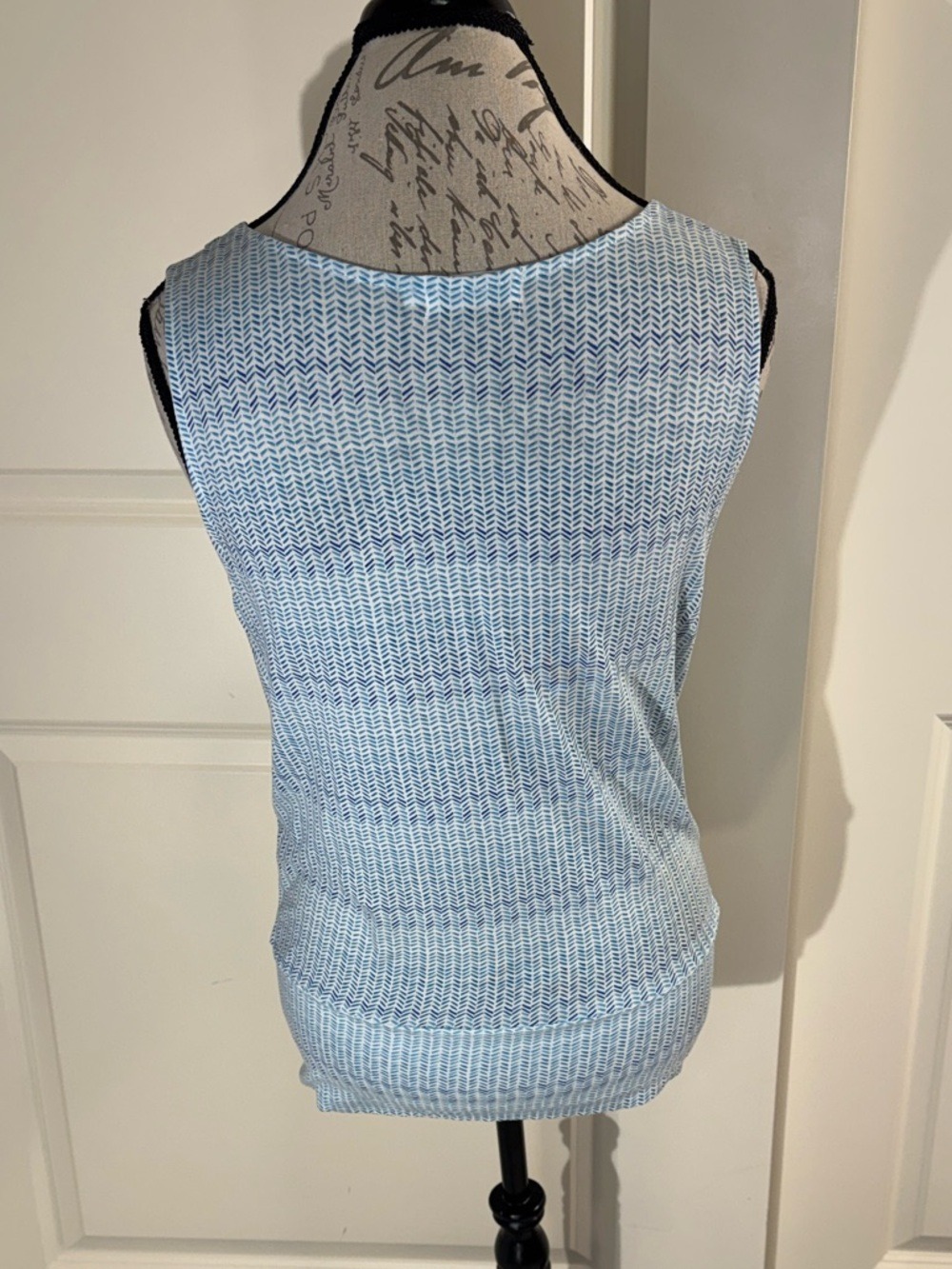 Carve Designs Luisa Blue Patterned Tank Top XS - Picture 2 of 7